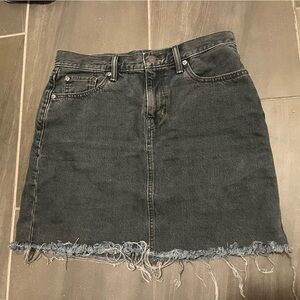 Levi’s black denim skirt - size 28